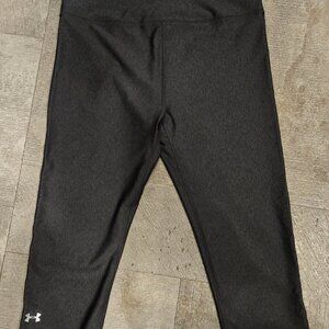Women Medium Under Armour compression capei